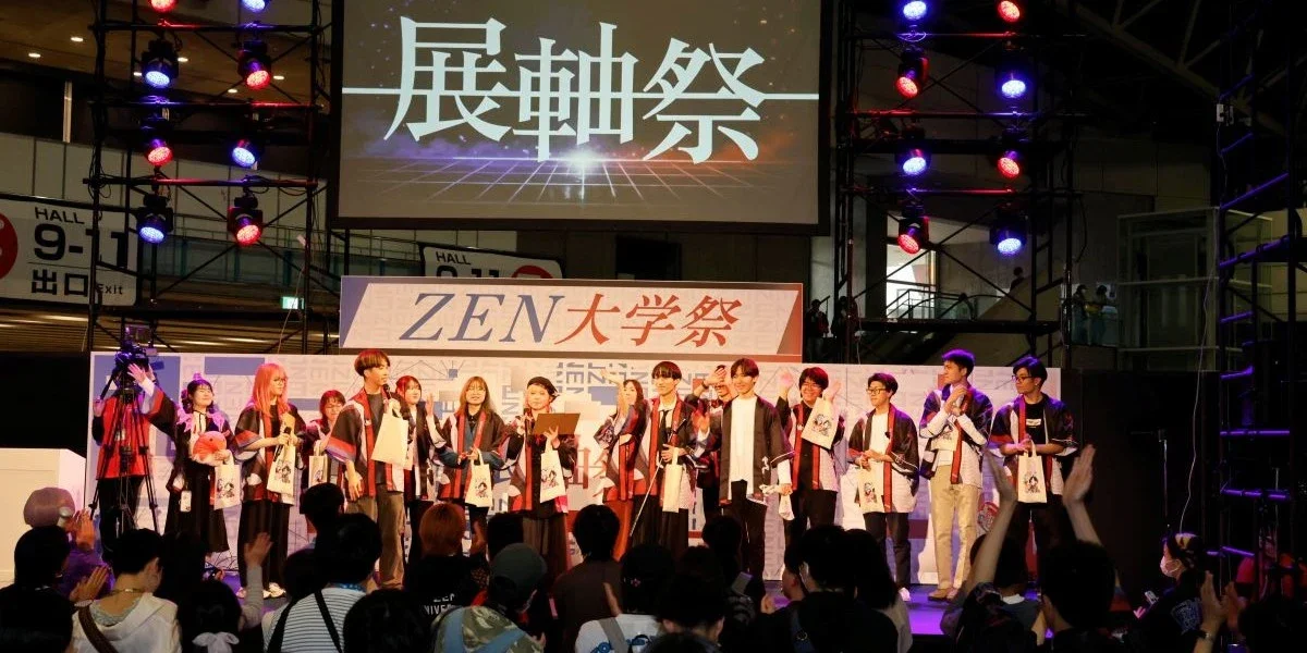 ZEN大学の大学祭「展軸祭2026」のステージ（2026年4月）